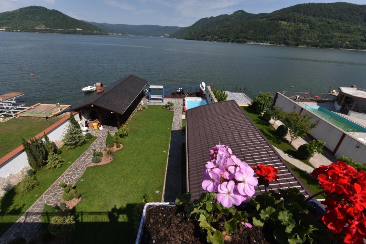 Casa Andrei Hotel Orsova Exterior photo